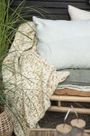 Quilt lysegul med bladmønster